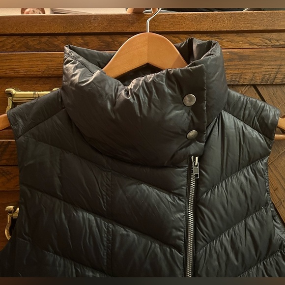 Patagonia Women’s Down Puffer Vest Jacket Black Diagonal Full Zip Size Medium - Picture 7 of 11
